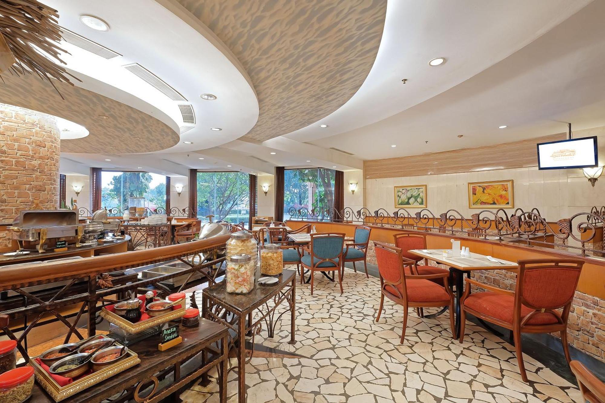 Sunlake Waterfront Resort & Convention Jakarta Eksteriør billede